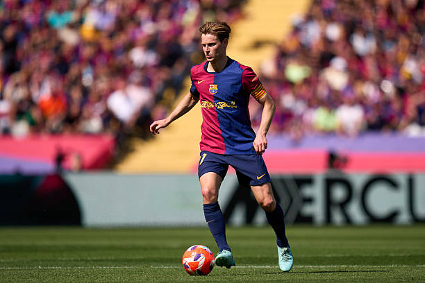 Frenkie de Jong: Từ nguy cơ ra đi đến trụ cột không thể thay thế của Barcelona
